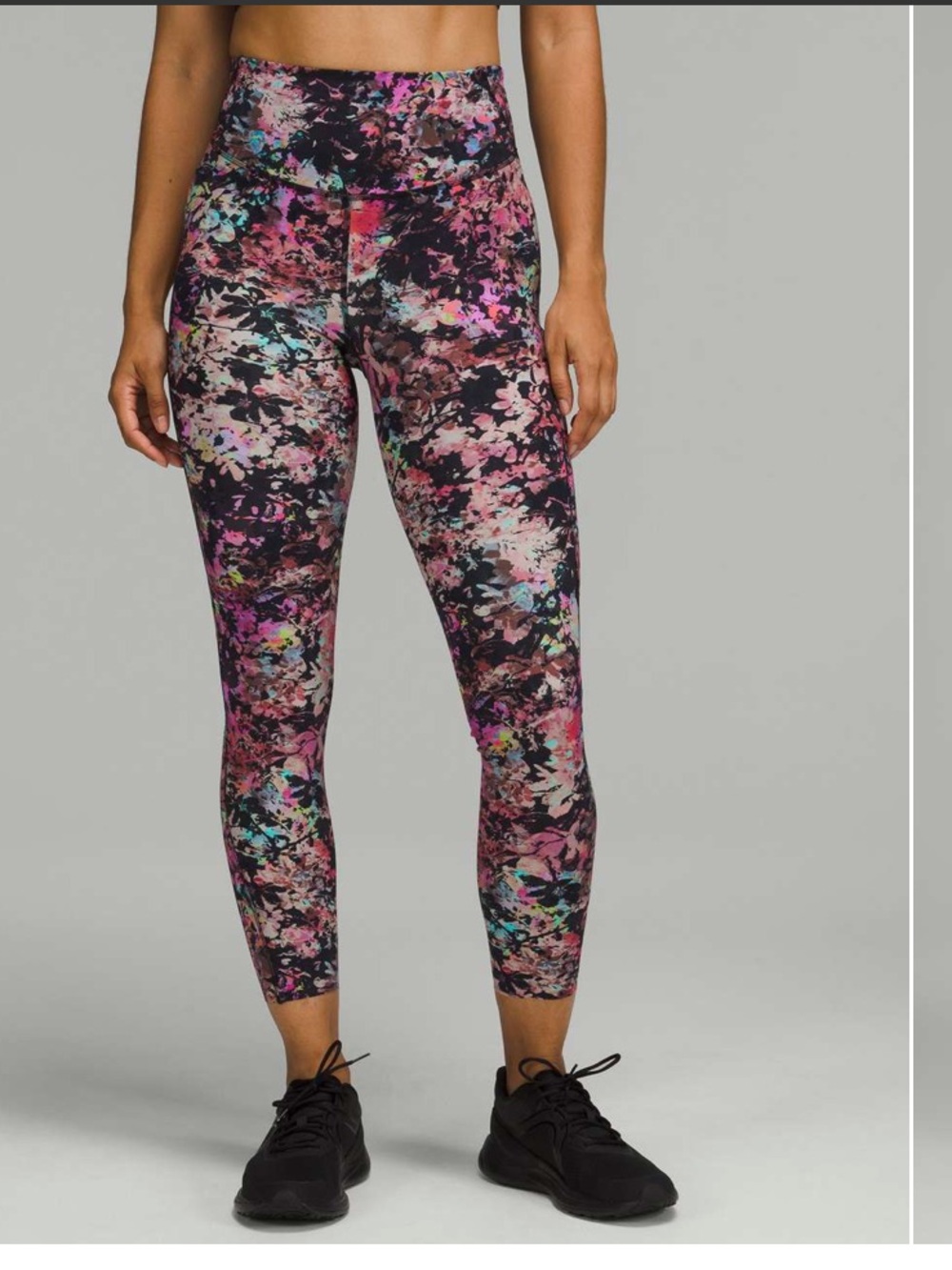 Lululemon Base Pace High-Rise Tight 25"
Stencil Blossom Red Multi